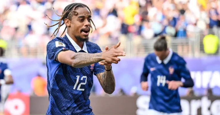 वर्ल्ड कप में बारकोला के शानदार प्रदर्शन से बढ़ी डिमांड, PSG के साथ कॉन्ट्रैक्ट पर संशय बरकरार वर्ल्ड कप में बारकोला के शानदार प्रदर्शन से बढ़ी डिमांड, PSG के साथ कॉन्ट्रैक्ट पर संशय बरकरार