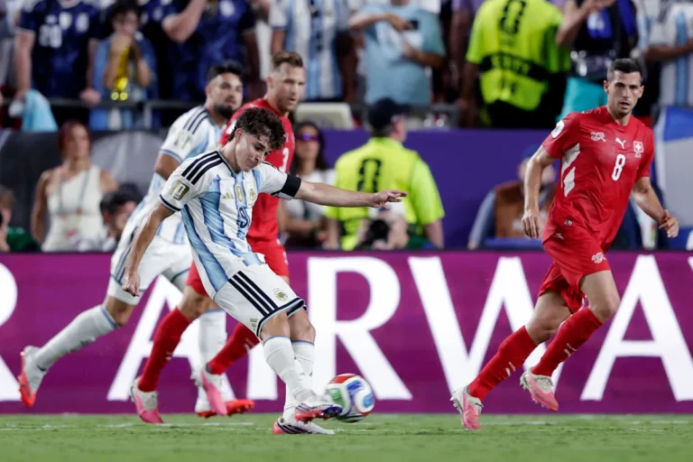 Julián Álvarez scores in extra time as Argentina beats 10-man Switzerland 3-1 Julián Álvarez scores in extra time as Argentina beats 10-man Switzerland 3-1