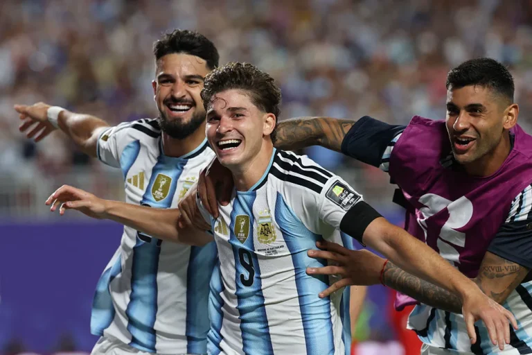 Alvarez scores stunner as Argentina beats Switzerland in World Cup thriller