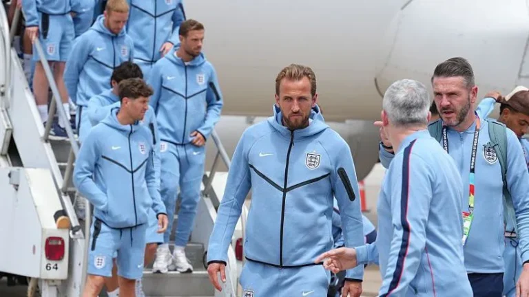 England top air miles among Euro 2024 semi-finalists सेमीफाइनल में खेलने वाली टीमों में इंग्लैंड ने तय की सबसे ज्यादा हवाई दूरी, क्या प्रदर्शन पर पड़ेगा असर?