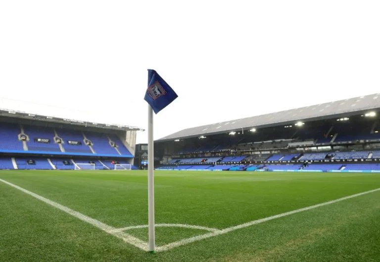 Ipswich Town signs Hearts forward Timms