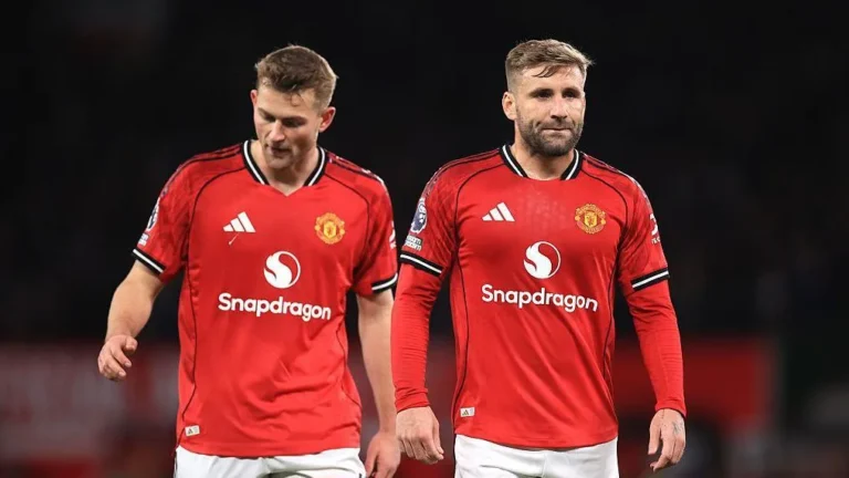 Manager outlines need for left-winger and defensive reinforcements ഇടതുപക്ഷ വിങ്ങർ, സെന്റർ ബാക്ക്, ലെഫ്റ്റ് ബാക്ക്; ടീമിനെ ശക്തിപ്പെടുത്താൻ പുതിയ താരങ്ങൾ വേണമെന്ന് പരിശീലകൻ