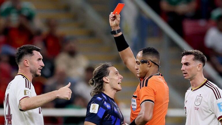 American referee Ismail Elfath to officiate England vs. Argentina match इंग्लैंड बनाम अर्जेंटीना मैच में अमेरिकी रेफरी एल्फाथ करेंगे अंपायरिंग