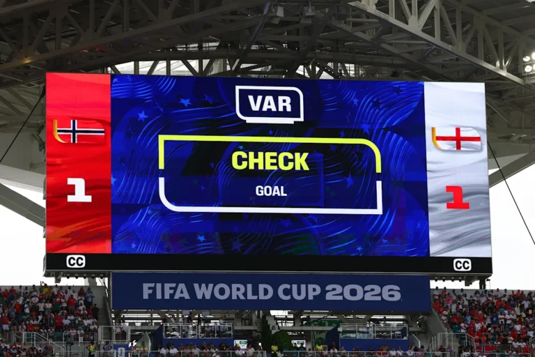 VAR ने कैसे बदला फुटबॉल वर्ल्ड कप: मैचों में बढ़ा रिव्यु का दौर VAR ने कैसे बदला फुटबॉल वर्ल्ड कप: मैचों में बढ़ा रिव्यु का दौर