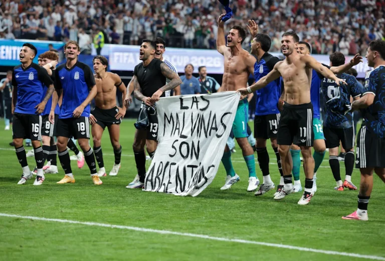 Argentina Celebrates World Cup Win Over England, Echoing Falklands War with ‘Las Malvinas son Argentinas’ Argentina Celebrates World Cup Win Over England, Echoing Falklands War with 'Las Malvinas son Argentinas'