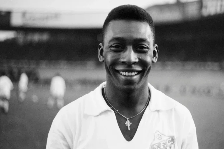 Pelé’s 1958 World Cup Final Jersey Sells for $4.9 Million at Auction ১৯৫৮ বিশ্বকাপ ফাইনালে পেলের পরা জার্সি ৪.৯ মিলিয়ন ডলারে নিলামে বিক্রি