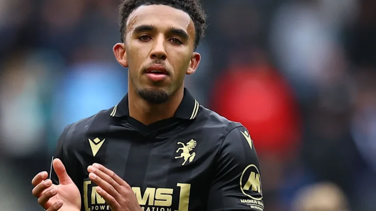 Chesterfield Signs Defender Hutton ചെസ്റ്റർഫീൽഡ് പ്രതിരോധ താരം ഹട്ടനെ ടീമിലെത്തിച്ചു