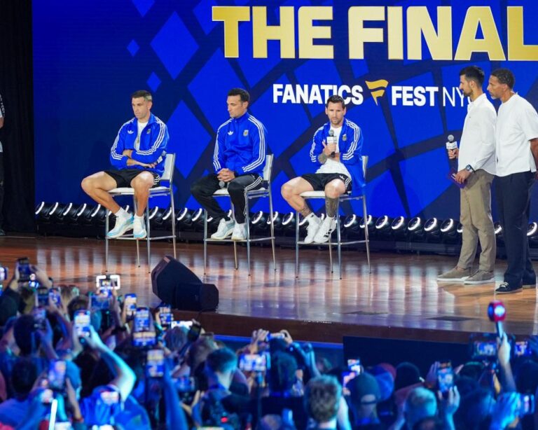 Scaloni Honors Messi as "Pure History" Ahead of World Cup Final