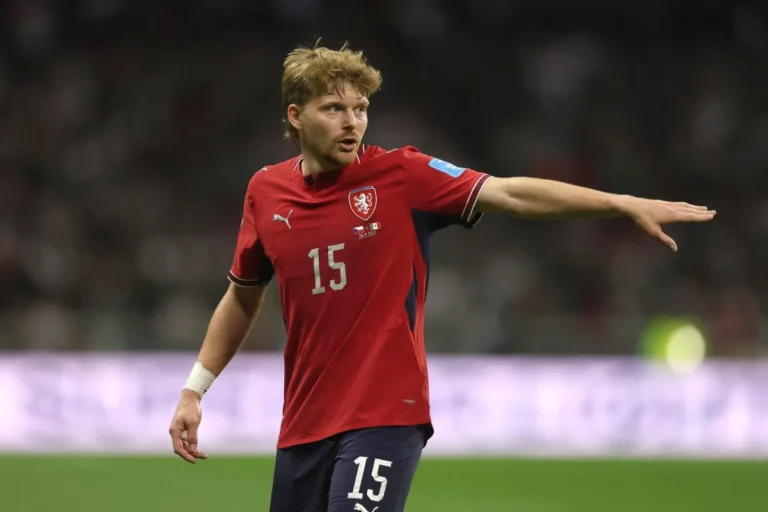 Leeds United Negotiates with Lyon for Pavel Šulc Leeds United Negotiates with Lyon for Pavel Šulc