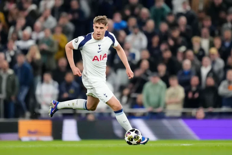 Tottenham Hotspur to Negotiate New Deal for Defender Tottenham Hotspur to Negotiate New Deal for Defender