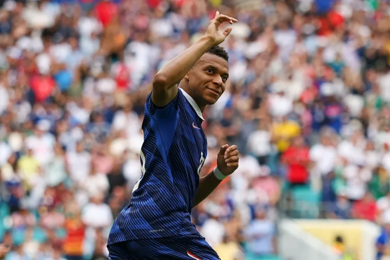 Kylian Mbappé Equals Lionel Messi’s World Cup Scoring Record with 21st Goal किलियन एम्बाप्पे ने 21वें गोल के साथ लियोनेल मेसी के विश्व कप रिकॉर्ड की बराबरी की