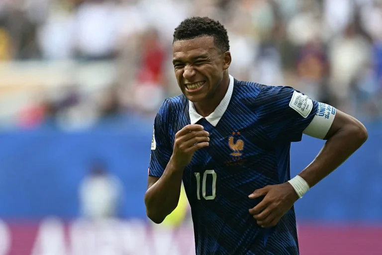 England Overwhelms France in First Half Rout England Overwhelms France in First Half Rout