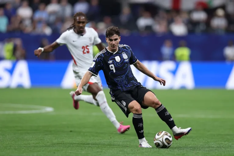 Laporta Sets Deadline for Barcelona’s Julian Alvarez Transfer, Report Reveals জুলিয়ান আলভারেজকে দলে নিতে সময়সীমা বেঁধে দিলেন বার্সেলোনা সভাপতি লাপোর্তা