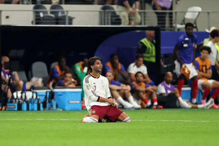 Barcelona’s Trust Issues Bring 26-Year-Old Versatile Star Closer to PSG Transfer Barcelona's Trust Issues Bring 26-Year-Old Versatile Star Closer to PSG Transfer