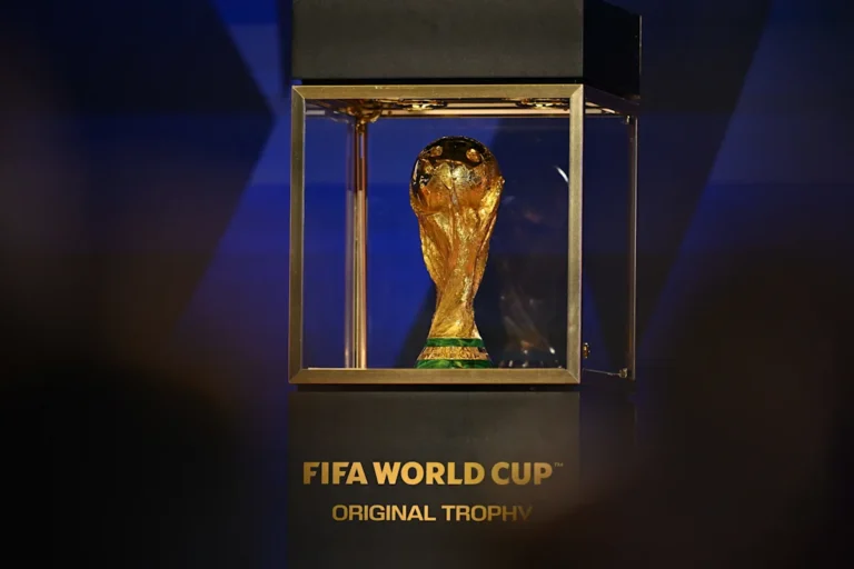 क्या FIFA वर्ल्ड कप ट्रॉफी सोने की बनी है? जानिए इससे जुड़ी हर जानकारी क्या FIFA वर्ल्ड कप ट्रॉफी सोने की बनी है? जानिए इससे जुड़ी हर जानकारी