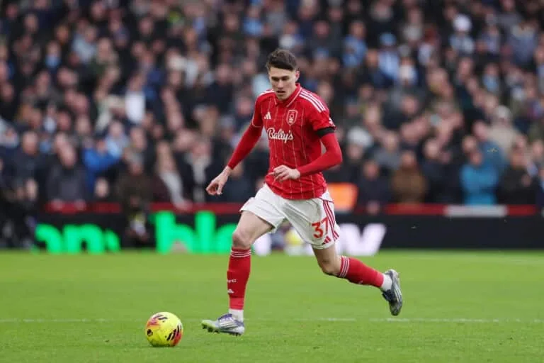 রোমার ফুলব্যাক অপশন হিসেবে ফিরলেন সাভোনা Savona Emerges as Fullback Contender for Roma