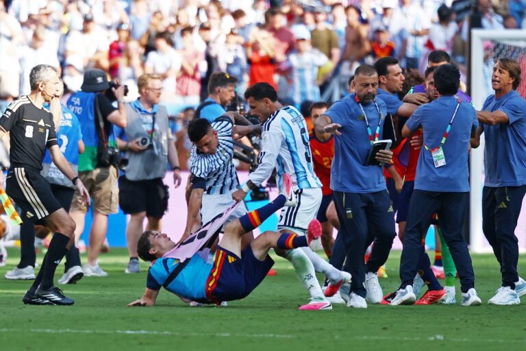 Leandro Paredes Red Carded After Final Whistle as Argentina’s World Cup Ends in Disgrace Leandro Paredes Red Carded After Final Whistle as Argentina's World Cup Ends in Disgrace