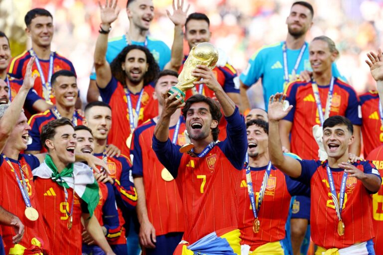 Spain Clinches World Cup Victory, Overcoming Argentina’s Defensive Tactics Spain Clinches World Cup Victory, Overcoming Argentina's Defensive Tactics