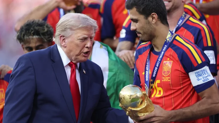 Trump, Bieber, and Shakira Headline Unprecedented World Cup Final विश्व कप फाइनल: ट्रंप, बीबर और शकीरा की मौजूदगी ने बनाया यादगार