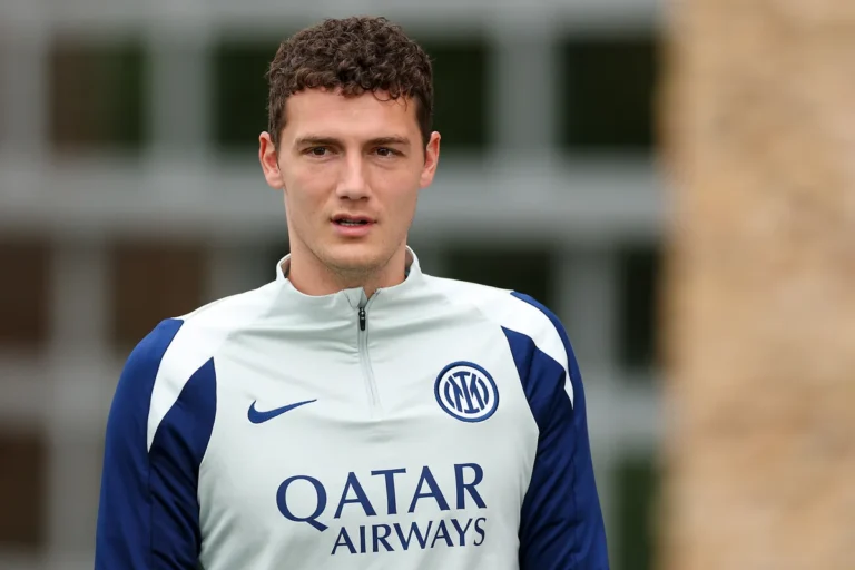 Pavard Seeks to Win Over Chivu as Inter’s Future Hangs on Pre-Season Pavard Seeks to Win Over Chivu as Inter's Future Hangs on Pre-Season