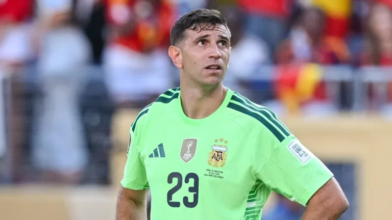 Keeper Martinez May Step Aside from Argentina Keeper Martinez May Step Aside from Argentina