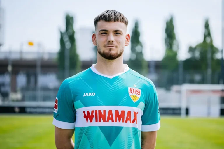 Stuttgart Faces Major Blow with Injury to Top Keeper Dennis Seimen Stuttgart Faces Major Blow with Injury to Top Keeper Dennis Seimen
