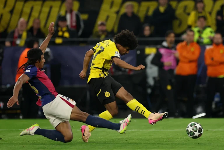Barcelona Signs German Forward