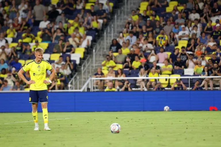 Mind Games in Football: The Psychological Warfare of Penalty Shootouts Mind Games in Football: The Psychological Warfare of Penalty Shootouts