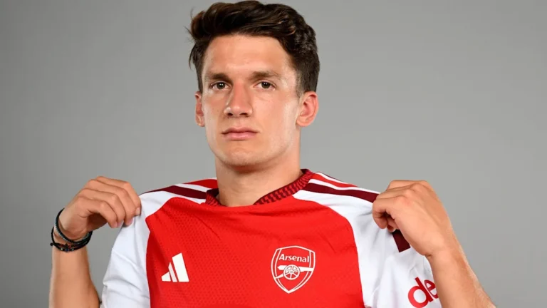 Arsenal Secures Greek Forward Tzolis for £34 Million You are a professional Malayalam news headline writer. Task: Rewrite or generate a Malayalam news headline based on the given content. Requirements: Keep all factual information exactly the same Do not add or remove details Keep it short, clear, and precise Style: Use active voice Write in natural, human-like Malayalam Follow standard Malayalam newspaper headline style Make it engaging but not sensational Avoid dramatic, emotional, or exaggerated words Avoid overly formal or academic language Ensure smooth grammatical flow SEO: Include the primary keyword naturally in the headline if possible Do not force keywords Output: Return only the headline No explanations or extra text Arsenal sign Greek forward Tzolis for £34m