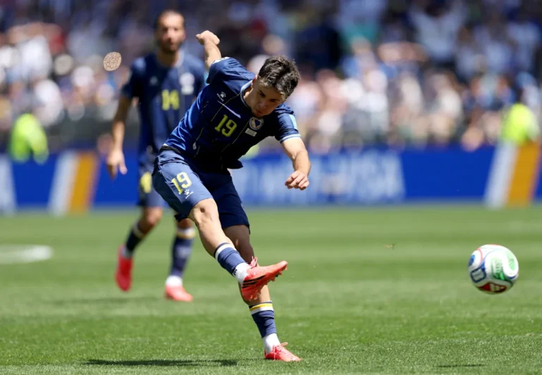 Chelsea Leads Race for Bundesliga Winger: Is He a Good Fit for Alonso?
