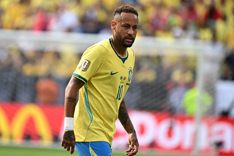 Neymar Responds to Poker Criticism: “Mind Your Own Business” Neymar Responds to Poker Criticism: "Mind Your Own Business"