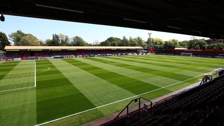 Crawley Town Signs Defensive Midfielder Krasniqi