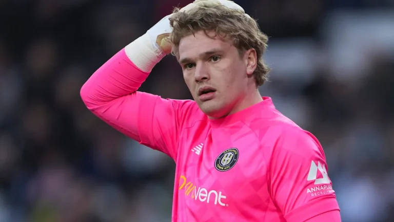Rochdale Signs Goalkeeper Waller to One-Year Contract Rochdale Signs Goalkeeper Waller to One-Year Contract
