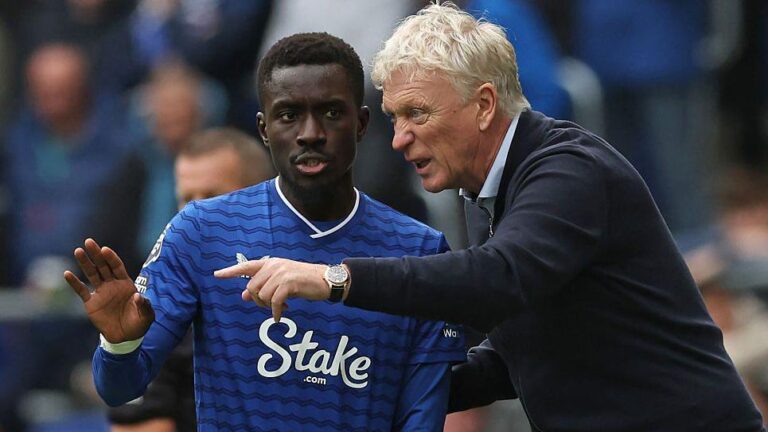 Gueye Departs Everton, Praised for Exceptional Commitment