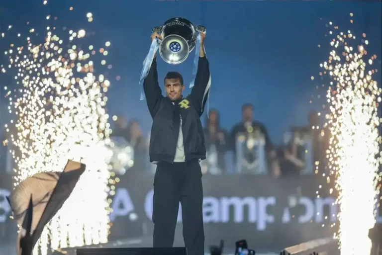 Rodri Shares Real Madrid Transfer Wish with Friends Amid Manchester City Dilemma Rodri Shares Real Madrid Transfer Wish with Friends Amid Manchester City Dilemma