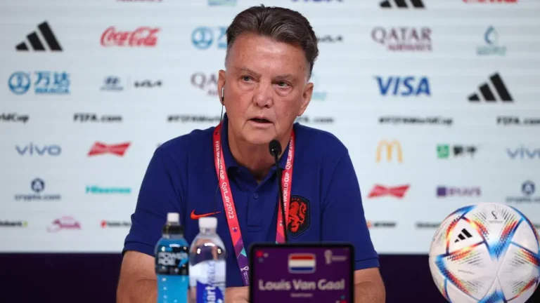 Former Manchester United and Barcelona boss once again without a club