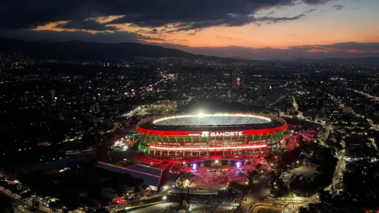 Urgent! Mexico vs Ecuador match delayed due to severe weather
