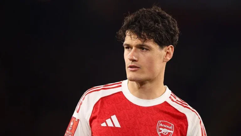Everton Signs Midfielder Norgaard from Arsenal