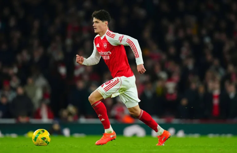 Everton Signs Premier League Midfielder