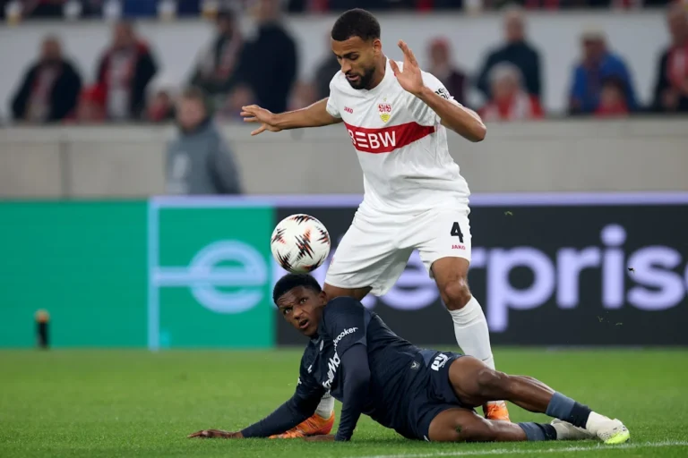 Giovanni van Bronckhorst Discusses Givairo Read's Future at Feyenoord