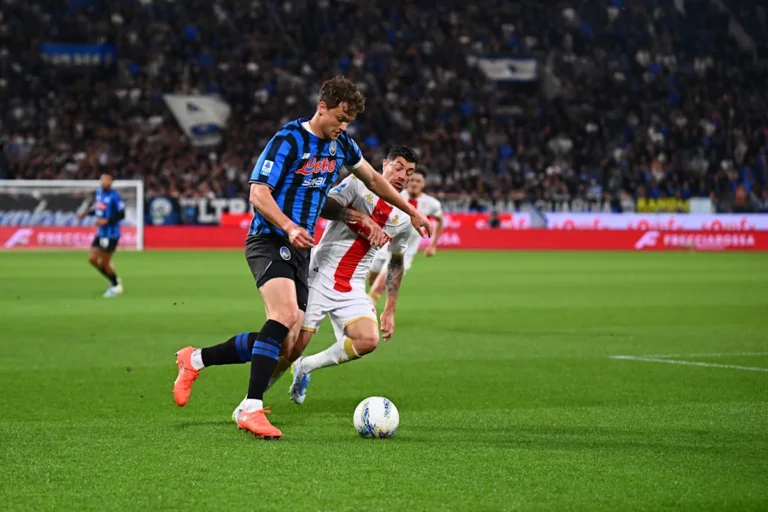 Manchester United Monitoring Serie A Defender: What Can He Offer at Old Trafford?