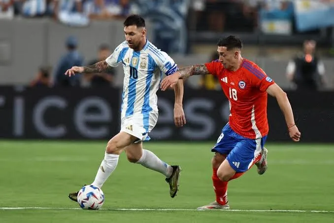 अर्जेंटीना ने चिली को वर्ल्ड कप में वापसी के लिए मदद का हाथ बढ़ाया Argentina Offers Support to Help Chile Qualify for World Cup