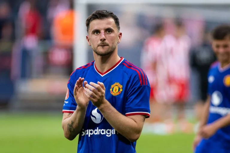 Mason Mount Faces Injury Concern as Manchester United Shines in PSG Draw