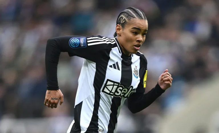 Nottingham Forest Signs Former Newcastle Forward Hayles