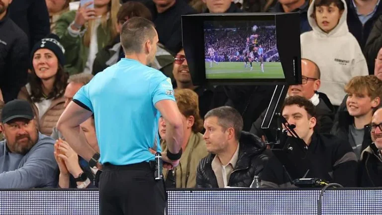 VAR पर UEFA रेफरी चीफ की दो टूक: यह फुटबॉल है, प्लेस्टेशन नहीं