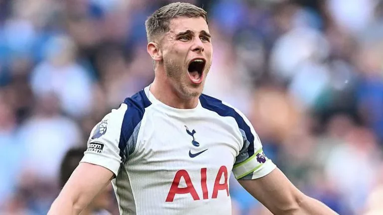 Van de Ven Signs Long-Term Deal with Spurs