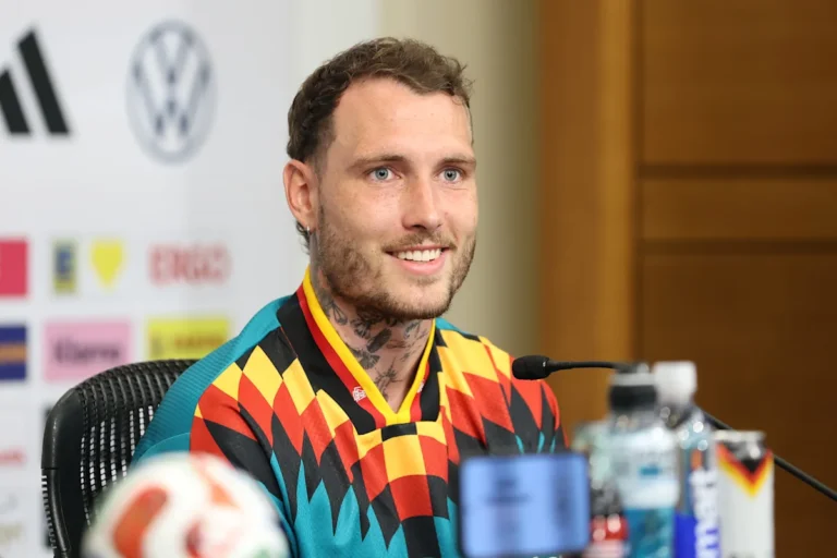 Manchester United Targets Bundesliga Full-Back: Should Carrick Pursue Him? Manchester United Targets Bundesliga Full-Back: Should Carrick Pursue Him?