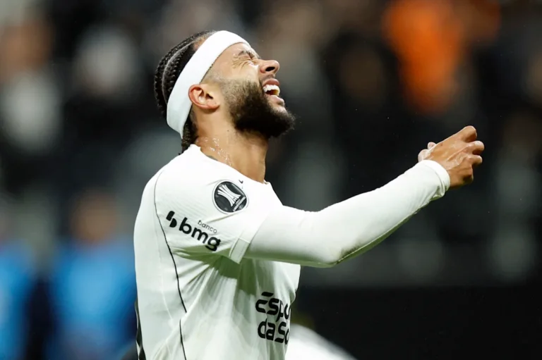 Social Media Reacts to Depay’s Departure from Corinthians Social Media Reacts to Depay's Departure from Corinthians