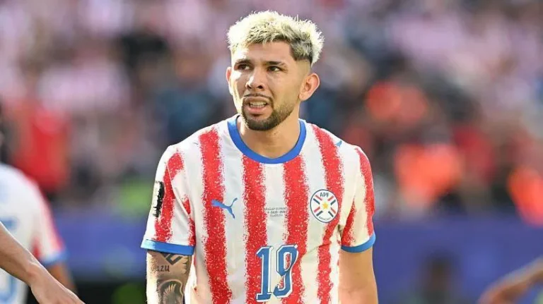 Ipswich Secures Deal for Paraguay Forward Enciso इप्सविच ने पैराग्वे के फॉरवर्ड एनसिओ के लिए फीस पर सहमति जताई