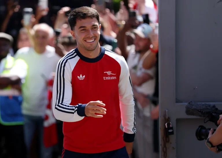 Arsenal Keeps Options Open on Midfielder Linked to Real Madrid रियल मैड्रिड से जुड़ी चर्चाओं के बीच आर्सेनल अपने मिडफील्डर को छोड़ने के विकल्प पर विचार कर रहा है